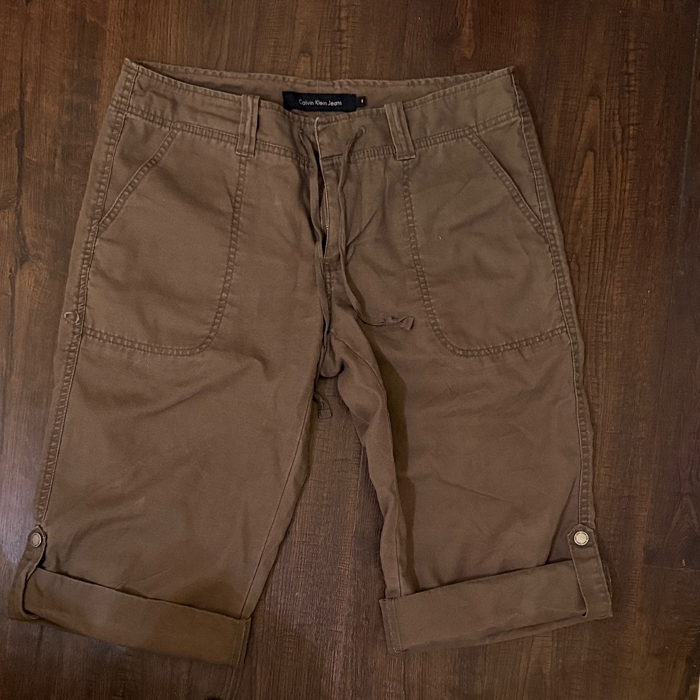 Calvin Klein Jeans Tan Roll-Cuff Capri Pants